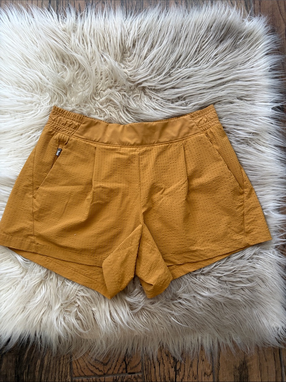 Athleta textured Brooklyn shorts sz 8